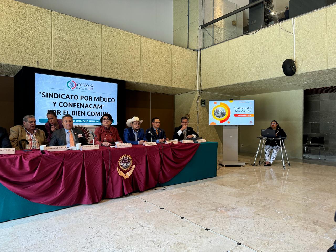 Integrantes de Sindicato por México en un acto institucional